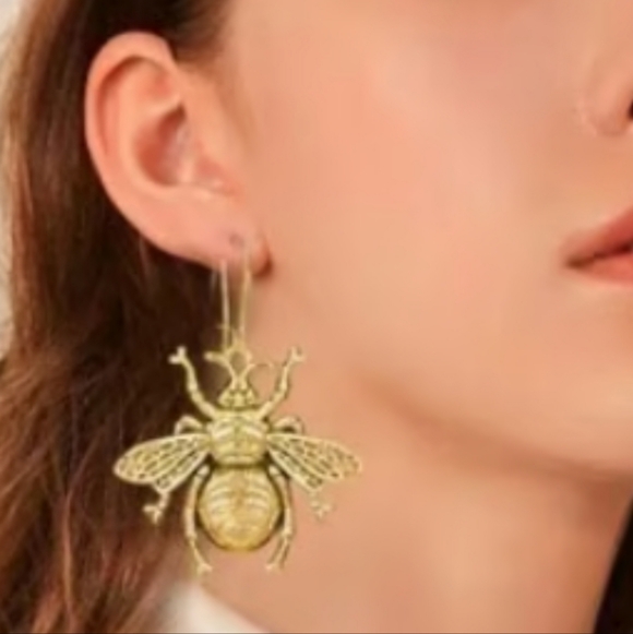 πLarge Queen Bee Bumble Bee Dangle Earrings π - Picture 3 of 5